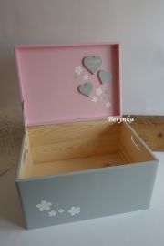 Dřevěná bedýnka se jménem