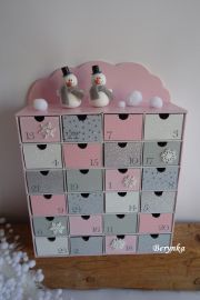 Adventní kalendář růžovo-šedý se sněhuláčky