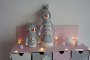 Adventní kalendář růžovo-šedý se sněhuláčky