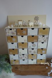 Adventní kalendář krémový s dřevěným vláčkem