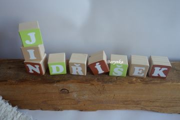 Dřevěné kostičky zeleno-hnědé