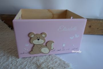 Dřevěná bedýnka se jménem