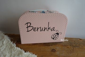 Kufřík se jménem a beruškou