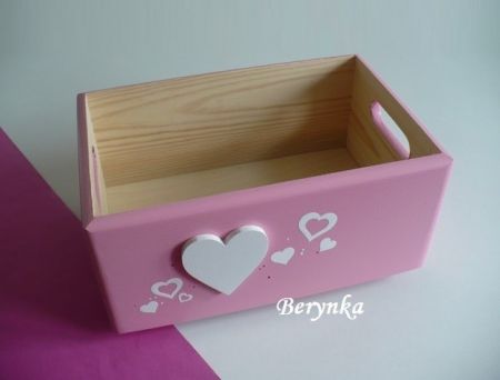 Dřevěná bedýnka se srdíčkem