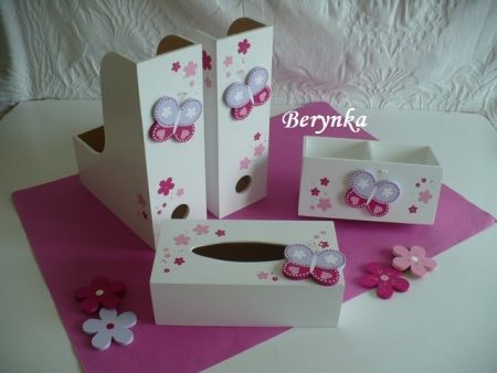 Dřevěné dekorace - bílé s motýlkem