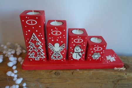 Adventní svícen stupňovitý s kombinovanými motivy - různé barvy