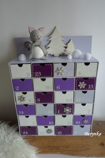 Adventní kalendář fialový s kočičkou