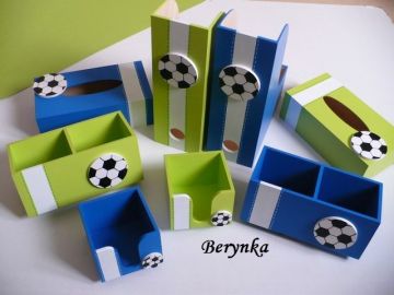 Hodiny s fotbalovým míčem - kulaté/čtvercové