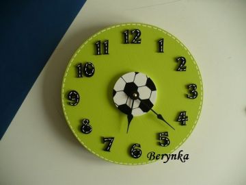 Hodiny s fotbalovým míčem - kulaté/čtvercové