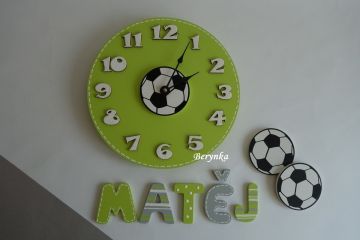 Hodiny s fotbalovým míčem - kulaté/čtvercové