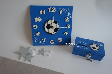 Hodiny s fotbalovým míčem - kulaté/čtvercové