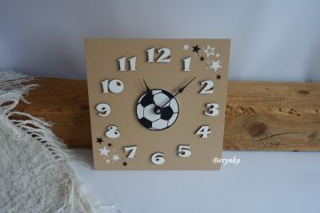 Hodiny s fotbalovým míčem - kulaté/čtvercové