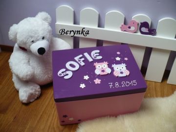 Dřevěná vzpomínková bedýnka s písmenky a sovičkami