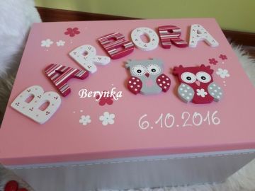 Dřevěná vzpomínková bedýnka s písmenky a sovičkami