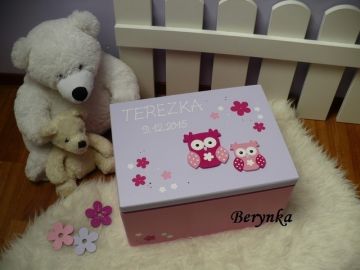 Dřevěná vzpomínková bedýnka s písmenky a sovičkami