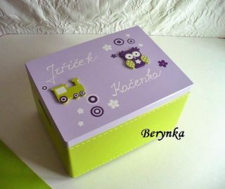 Dřevěná vzpomínková bedýnka s písmenky a sovičkami