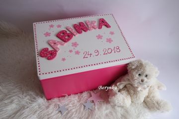 Dřevěná vzpomínková bedýnka s písmenky a sovičkami