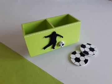 Dřevěný stojánek na tužky - fotbalový