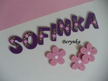 Dřevěné dekorace - fialová s kytičkami