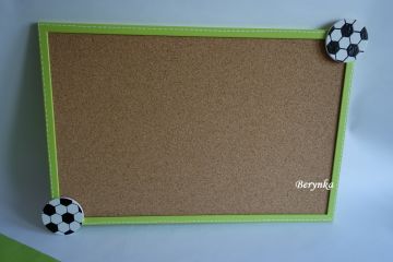 Nástěnka s fotbalovým míčem