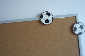 Nástěnka s fotbalovým míčem