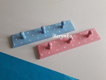 Dětský věšák - puntíkatý