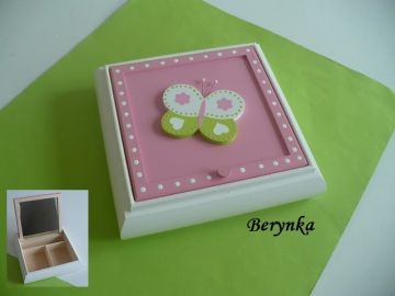 Toaletka s motýlkem