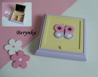 Toaletka s motýlkem