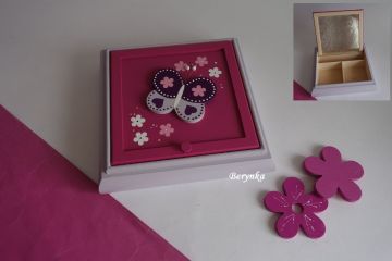 Toaletka s motýlkem