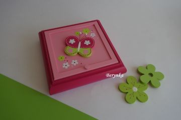 Toaletka s motýlkem