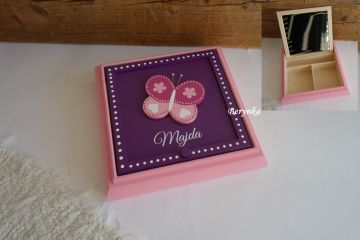 Toaletka s motýlkem