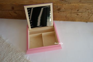 Toaletka s motýlkem