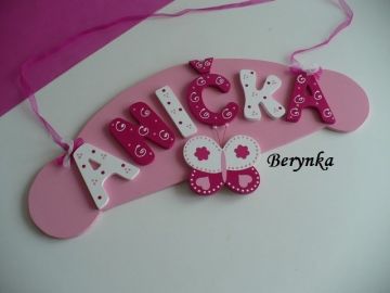 Jmenovka s motýlkem