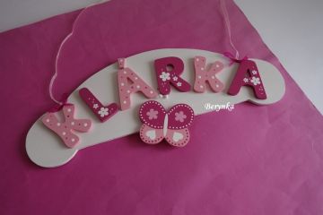 Jmenovka s motýlkem