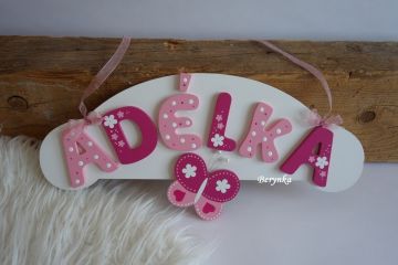 Jmenovka s motýlkem