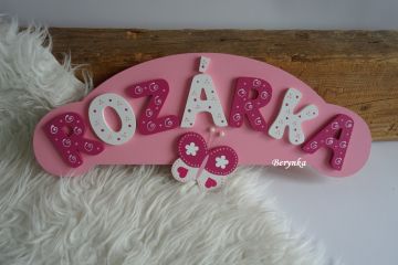 Jmenovka s motýlkem