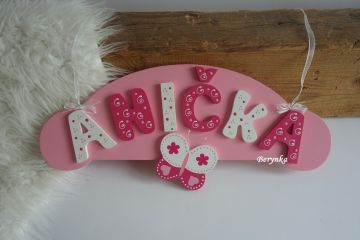 Jmenovka s motýlkem