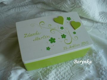 Svatební bedýnka se srdíčky a malováním