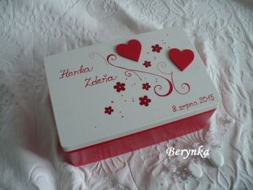 Svatební bedýnka se srdíčky a malováním