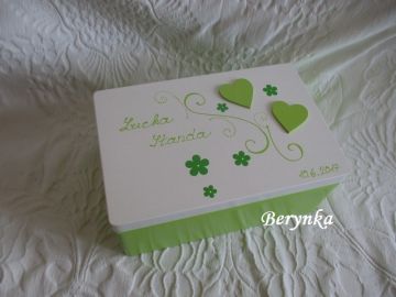 Svatební bedýnka se srdíčky a malováním