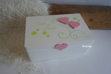 Svatební bedýnka se srdíčky a malováním