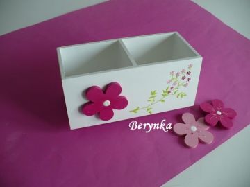 Dřevěné dekorace - s kytičkou - k tapetě