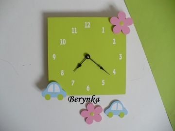 Hodiny s dekoracemi pro sourozence