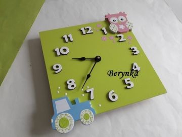 Hodiny s dekoracemi pro sourozence