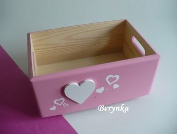 Dřevěná bedýnka se srdíčkem