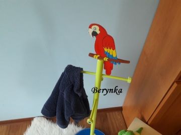 Věšák - němý sluha s papouškem