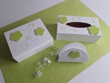 Dřevěné dekorace - bílé se zelenou kytičkou