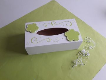 Dřevěné dekorace - bílé se zelenou kytičkou