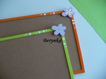 Nástěnka s nepravidelnou kytičkou