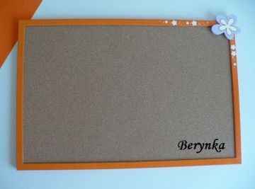 Nástěnka s nepravidelnou kytičkou